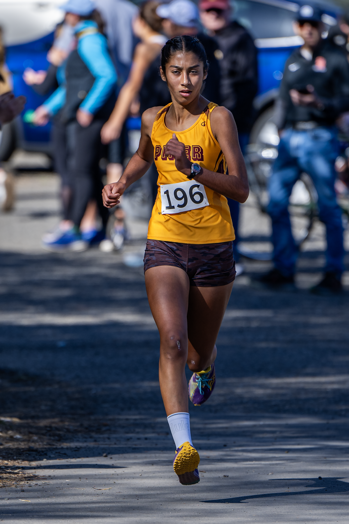Runner in yellow singlet wearing bib 196