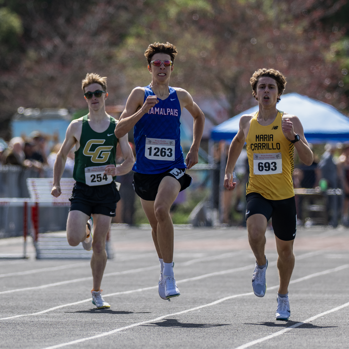 Runner with red sunglasses charging ahead